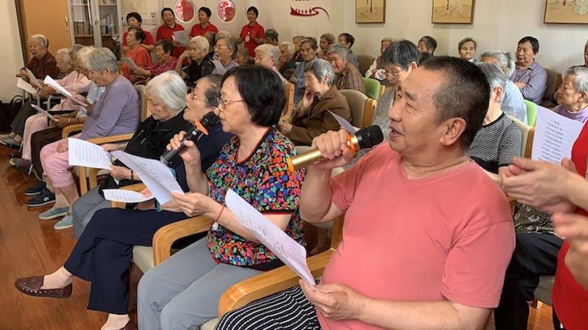 狗万乐器爱心捐赠行动——将琴声带进和养临汾养护院